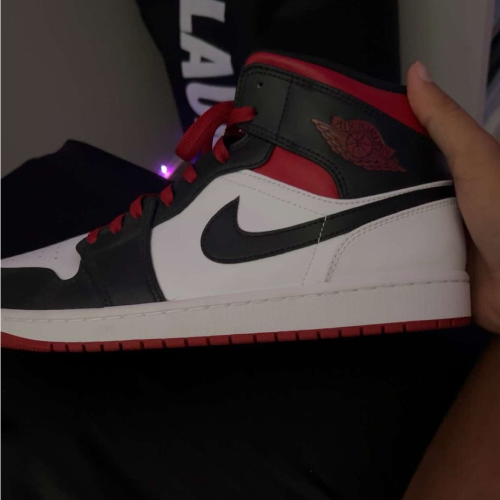 Nike Men's Black, Red, and White Sneakers